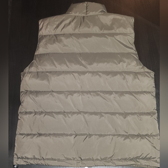 Men's Slate & Stone Quilted Down Fill Vest - Picture 6 of 9